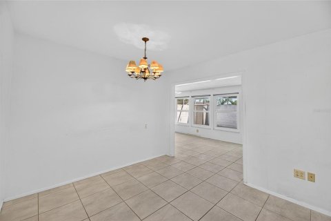 Condo in Sun City Center, Florida, 3 bedrooms  № 1915522 - photo 13