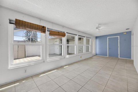 Condo in Sun City Center, Florida, 3 bedrooms  № 1915522 - photo 19