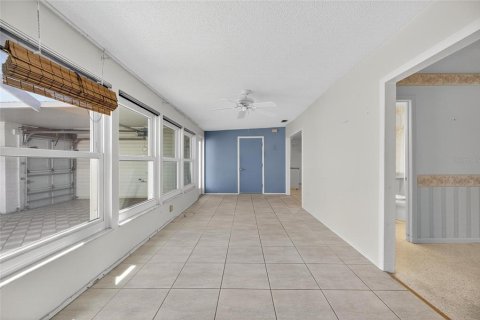 Condo in Sun City Center, Florida, 3 bedrooms  № 1915522 - photo 18