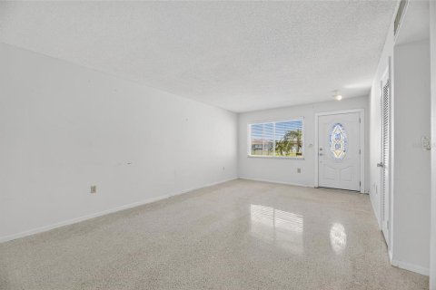 Condo in Sun City Center, Florida, 3 bedrooms  № 1915522 - photo 21