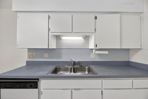 Condo in Sun City Center, Florida, 3 bedrooms  № 1915522 - photo 11