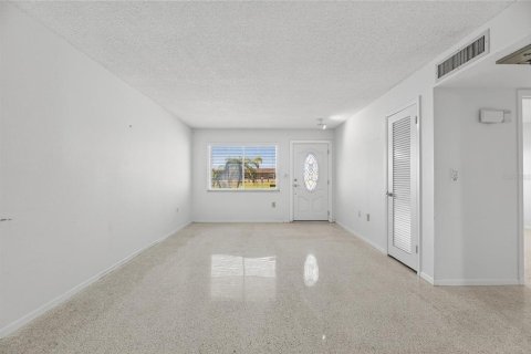 Condo in Sun City Center, Florida, 3 bedrooms  № 1915522 - photo 25