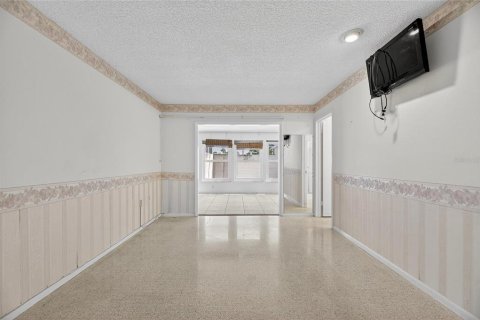 Condo in Sun City Center, Florida, 3 bedrooms  № 1915522 - photo 29