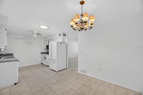 Condo in Sun City Center, Florida, 3 bedrooms  № 1915522 - photo 15