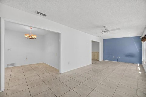Condo in Sun City Center, Florida, 3 bedrooms  № 1915522 - photo 17