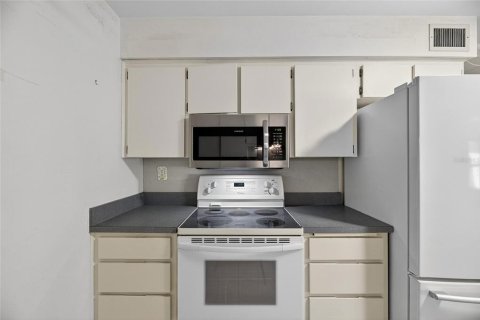 Condo in Sun City Center, Florida, 3 bedrooms  № 1915522 - photo 5