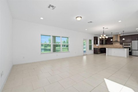 House in Orlando, Florida 5 bedrooms, 265.89 sq.m. № 2393945 - photo 10