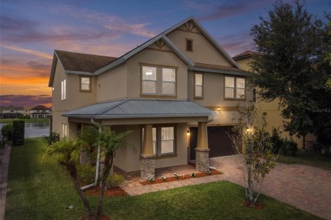 House in Orlando, Florida 5 bedrooms, 265.89 sq.m. № 2393945