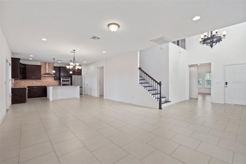 House in Orlando, Florida 5 bedrooms, 265.89 sq.m. № 2393945 - photo 8