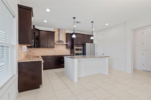 House in Orlando, Florida 5 bedrooms, 265.89 sq.m. № 2393945 - photo 12