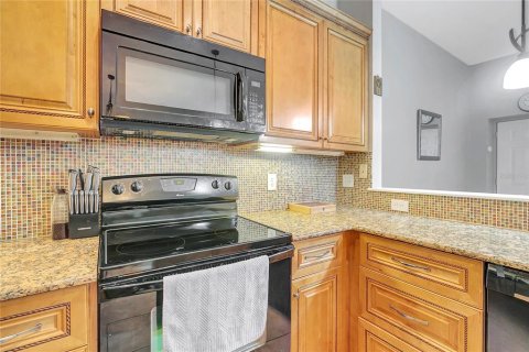 Condo in Saint Petersburg, Florida, 2 bedrooms  № 1831358 - photo 27