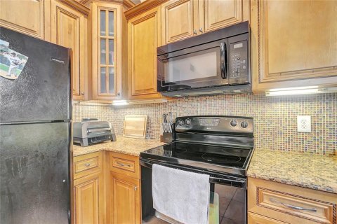 Condo in Saint Petersburg, Florida, 2 bedrooms  № 1831358 - photo 7
