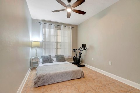 Condo in Saint Petersburg, Florida, 2 bedrooms  № 1831358 - photo 12