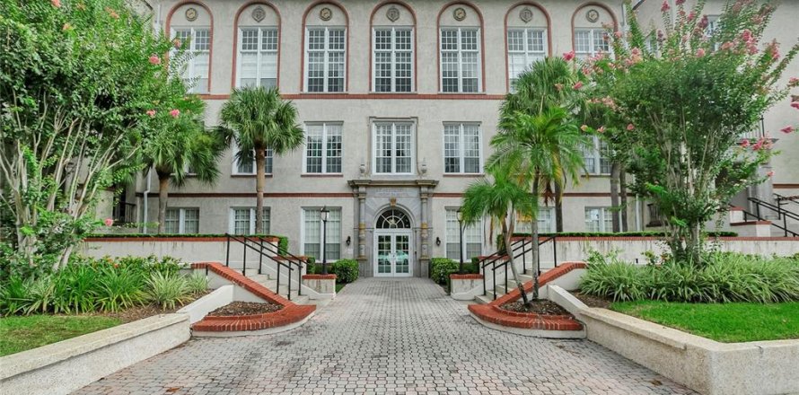 Condo in Saint Petersburg, Florida, 2 bedrooms  № 1831358