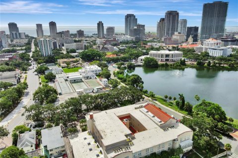 Condo in Saint Petersburg, Florida, 2 bedrooms  № 1831358 - photo 2