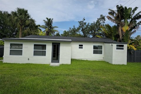House in Fort Lauderdale, Florida 2 bedrooms, 104.24 sq.m. № 1937057 - photo 30