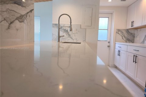 Villa ou maison à vendre à Fort Lauderdale, Floride: 2 chambres, 104.24 m2 № 1937057 - photo 7