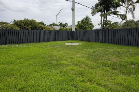 House in Fort Lauderdale, Florida 2 bedrooms, 104.24 sq.m. № 1937057 - photo 29