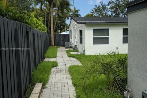 Villa ou maison à vendre à Fort Lauderdale, Floride: 2 chambres, 104.24 m2 № 1937057 - photo 21