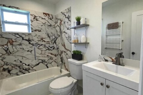 House in Fort Lauderdale, Florida 2 bedrooms, 104.24 sq.m. № 1937057 - photo 23