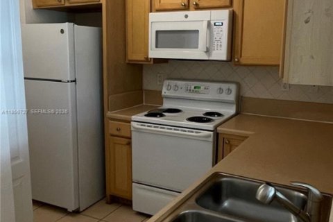 Condominio en venta en South Miami, Florida, 1 dormitorio, 66.89 m2 № 2190500 - foto 8