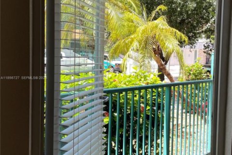Condominio en venta en South Miami, Florida, 1 dormitorio, 66.89 m2 № 2190500 - foto 14