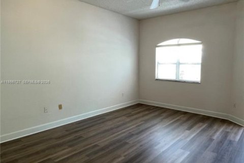 Condominio en venta en South Miami, Florida, 1 dormitorio, 66.89 m2 № 2190500 - foto 11