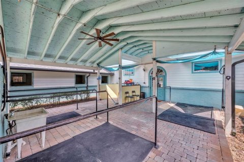 House in Geneva, Florida 5 bedrooms, 377.74 sq.m. № 2224708 - photo 13