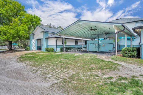 House in Geneva, Florida 5 bedrooms, 377.74 sq.m. № 2224708 - photo 15