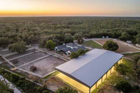 House in Geneva, Florida 5 bedrooms, 377.74 sq.m. № 2224708 - photo 2