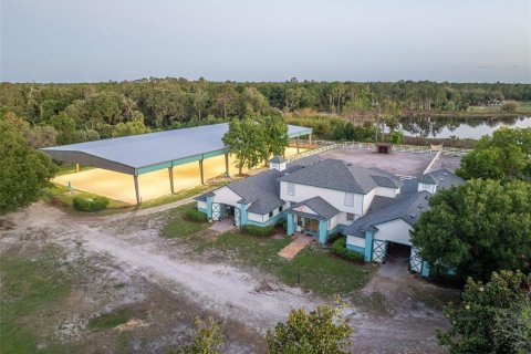 House in Geneva, Florida 5 bedrooms, 377.74 sq.m. № 2224708 - photo 3