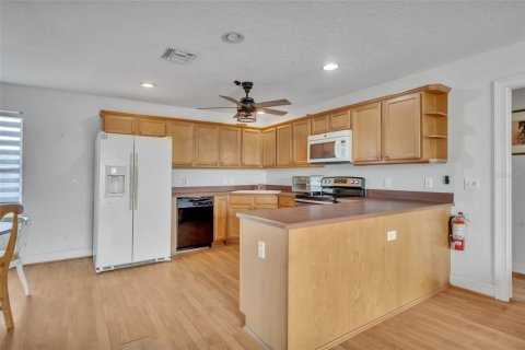 House in Geneva, Florida 5 bedrooms, 377.74 sq.m. № 2224708 - photo 23