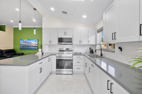 Casa en venta en Miami Gardens, Florida, 3 dormitorios, 157.19 m2 № 2066136 - foto 10