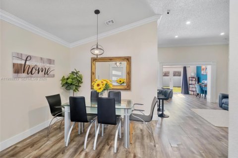 Casa en venta en Miami Gardens, Florida, 3 dormitorios, 157.19 m2 № 2066136 - foto 2