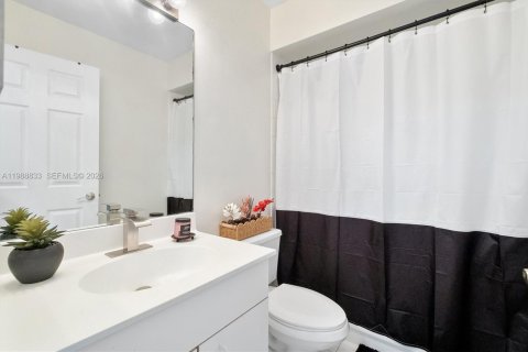 Casa en venta en Miami Gardens, Florida, 3 dormitorios, 157.19 m2 № 2066136 - foto 18