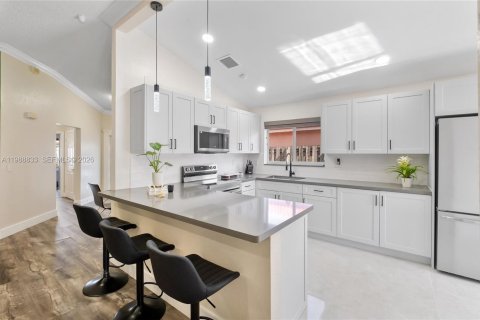 Casa en venta en Miami Gardens, Florida, 3 dormitorios, 157.19 m2 № 2066136 - foto 8