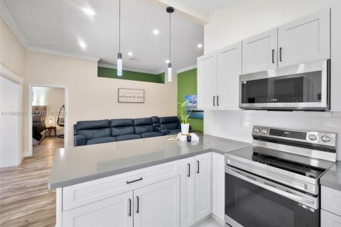 Casa en venta en Miami Gardens, Florida, 3 dormitorios, 157.19 m2 № 2066136 - foto 11