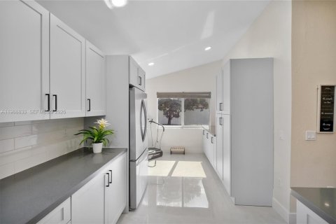 Casa en venta en Miami Gardens, Florida, 3 dormitorios, 157.19 m2 № 2066136 - foto 12