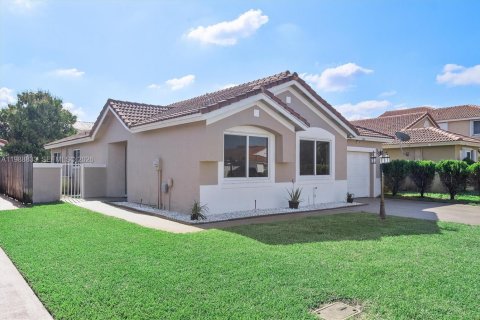 Casa en venta en Miami Gardens, Florida, 3 dormitorios, 157.19 m2 № 2066136 - foto 21