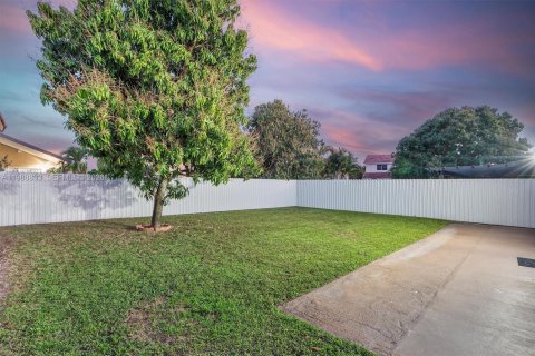 Casa en venta en Miami Gardens, Florida, 3 dormitorios, 157.19 m2 № 2066136 - foto 26