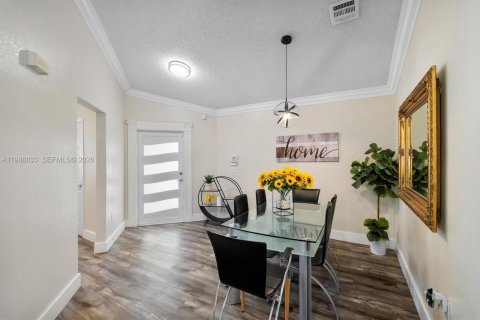 Casa en venta en Miami Gardens, Florida, 3 dormitorios, 157.19 m2 № 2066136 - foto 3