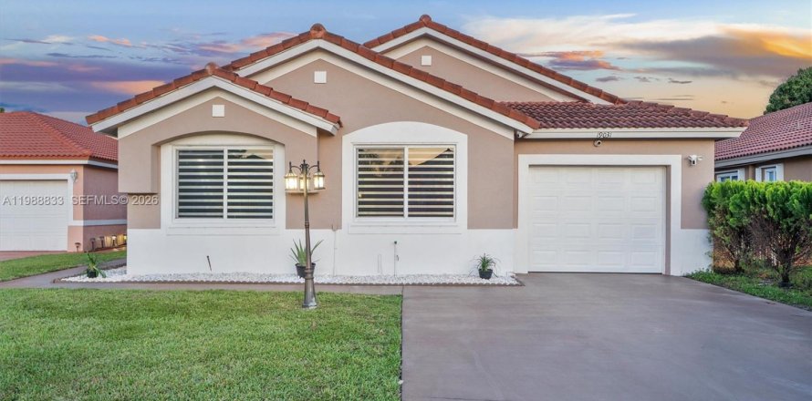 Casa en Miami Gardens, Florida 3 dormitorios, 157.19 m2 № 2066136