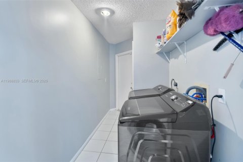 Casa en venta en Miami Gardens, Florida, 3 dormitorios, 157.19 m2 № 2066136 - foto 20