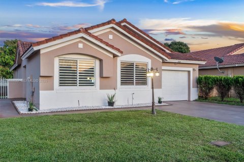 Casa en venta en Miami Gardens, Florida, 3 dormitorios, 157.19 m2 № 2066136 - foto 25