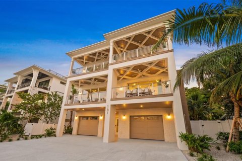 House in Sarasota, Florida 5 bedrooms, 396.23 sq.m. № 2236825