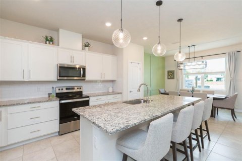 House in Land O' Lakes, Florida 5 bedrooms, 242.94 sq.m. № 1597693 - photo 13