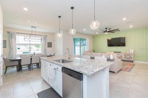 House in Land O' Lakes, Florida 5 bedrooms, 242.94 sq.m. № 1597693 - photo 15