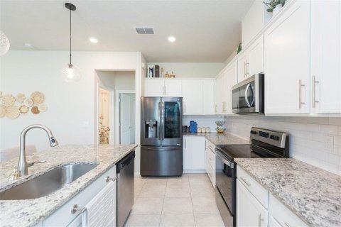 House in Land O' Lakes, Florida 5 bedrooms, 242.94 sq.m. № 1597693 - photo 14
