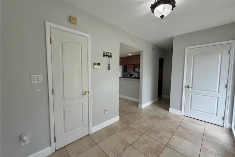 Townhouse in Haines City, Florida 2 bedrooms, 186.27 sq.m. № 2197035 - photo 3
