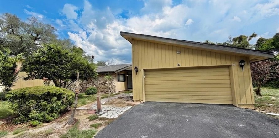 Townhouse in Haines City, Florida 2 bedrooms, 186.27 sq.m. № 2197035